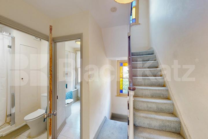 Triplex Georgian townhouse with two bathrooms and patio garden Henshaw Street, Elephant and Castle/Borough